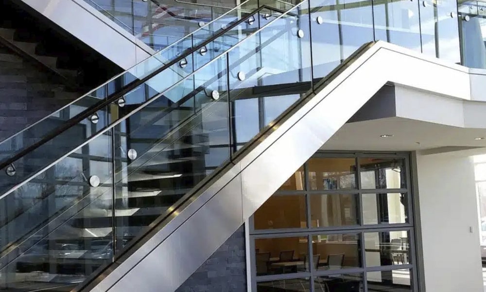 Choosing Between Framed and Frameless Glass Systems